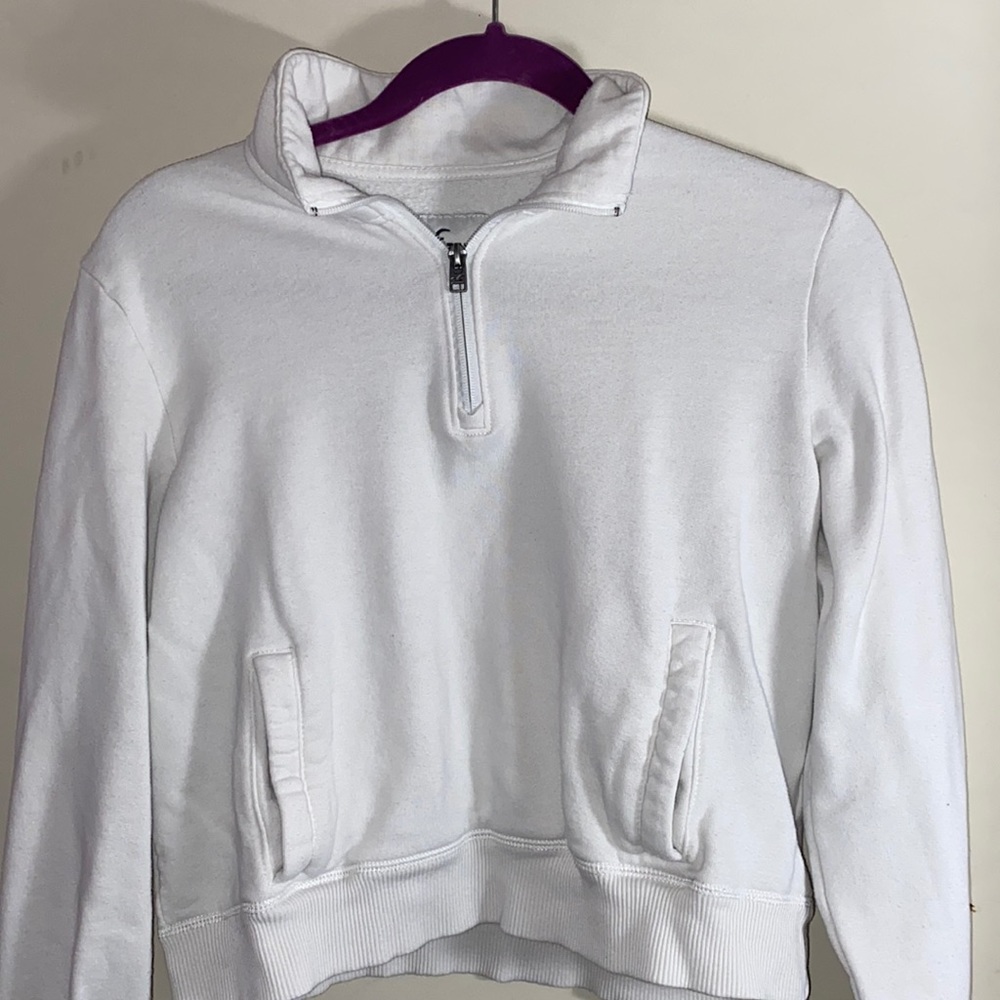 White crop top sweater